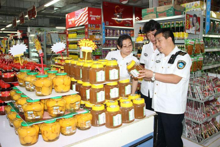 銅川市食品藥品執(zhí)法監(jiān)察支隊開展蜂蜜產(chǎn)品專項檢查 強化食品安全監(jiān)管
