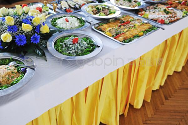 自助餐與正餐服務(wù)的雙軌體驗